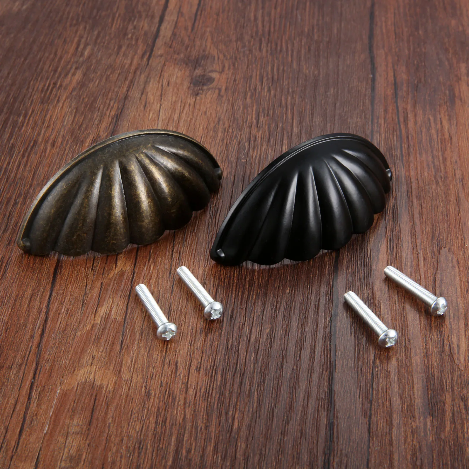 Restoration Hardware Furniture Used - Manija en forma de concha de