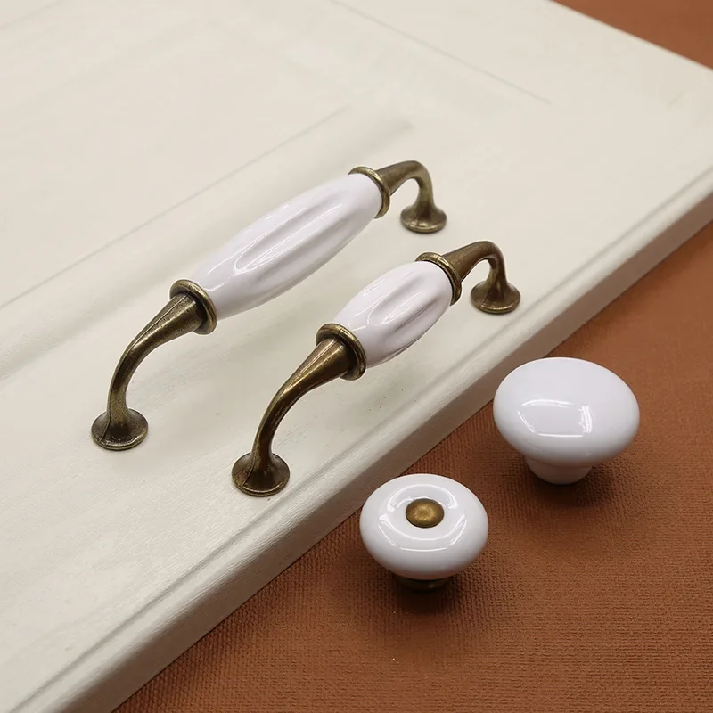 Manija de cerámica de aleación - Restoration Hardware Furniture Used reseña y precio