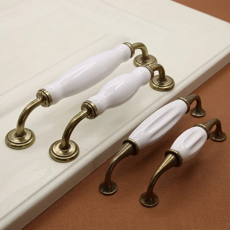 Manija de cerámica de aleación - Restoration Hardware Furniture Used reseña y precio